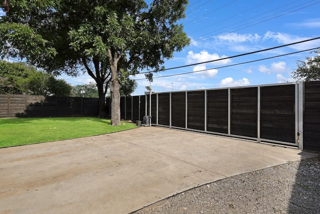 3116 Sharpview Ln, Dallas, TX 75228 - fenced backyard featuring a patio area
