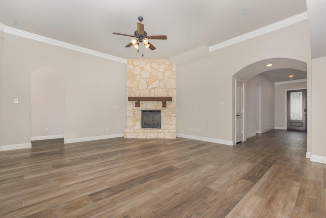 302 Micco Ln, Rockwall, TX 75087 - unfurnished living room featuring arched walkways, a ceiling fan, ornamental molding, wood finished floors, and baseboards