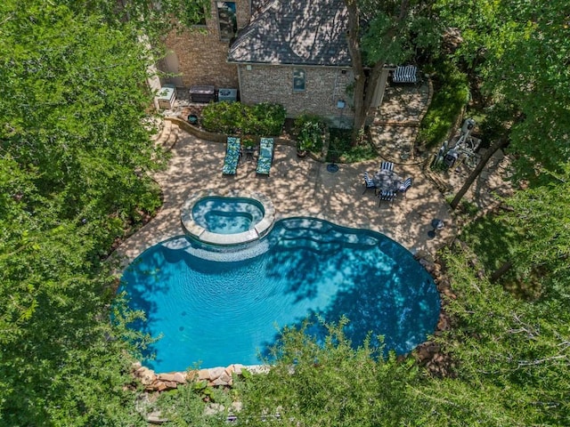 1014 Amanda Dr, Mansfield, TX 76063 - view of swimming pool featuring a patio and a pool with connected hot tub