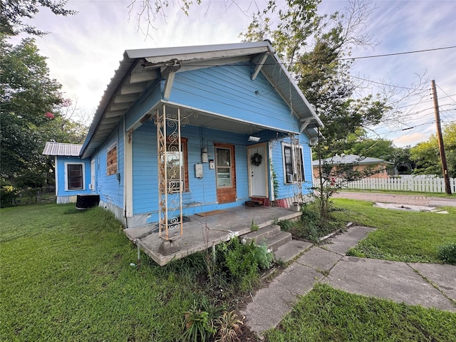1206 Walnut St, Greenville, TX 75401 - shotgun-style home featuring covered porch