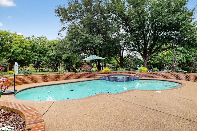 4700 Scoter Ln, Mckinney, TX 75072 - view of pool featuring a patio, a pool with connected hot tub, and view of wooded area