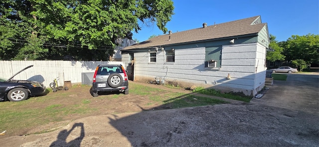 2915 Falls Dr, Dallas, TX 75211 - view of side of home