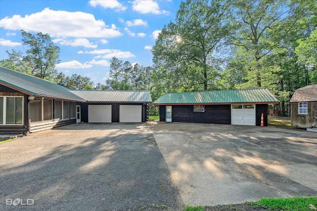250 Mayo Rd, Shreveport, LA 71106 - garage featuring driveway