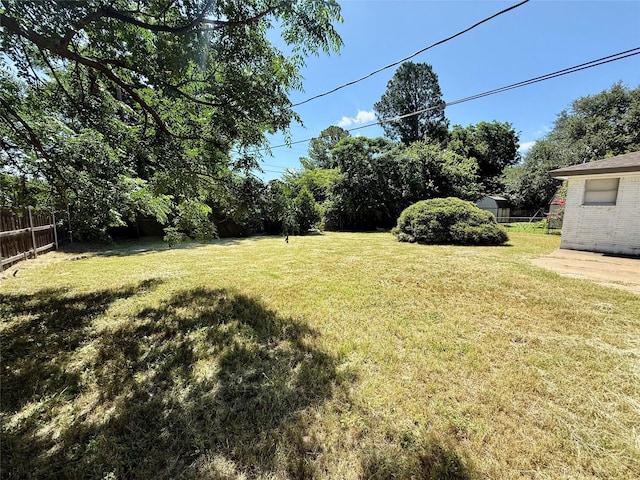 1136 Simpson Dr, Hurst, TX 76053 - view of yard