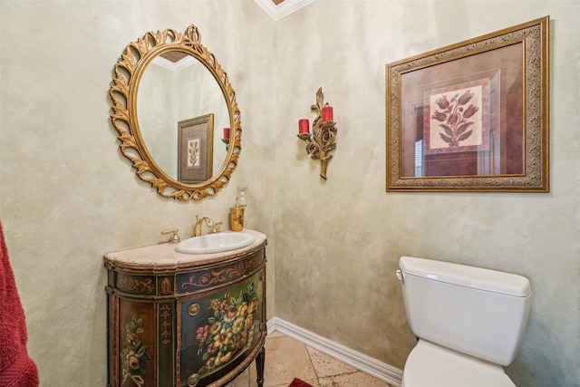 3820 Nash Ln, Plano, TX 75025 - bathroom with vanity, toilet, baseboards, crown molding, and tile patterned floors