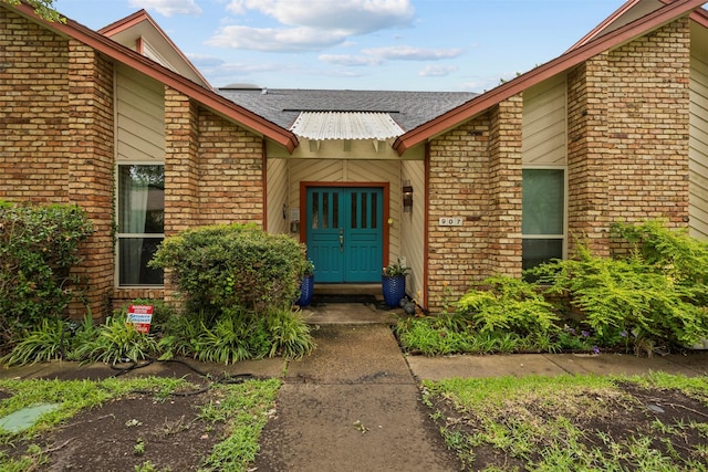 907 Green Terrace Ln, Duncanville, TX 75137 - property entrance featuring brick siding