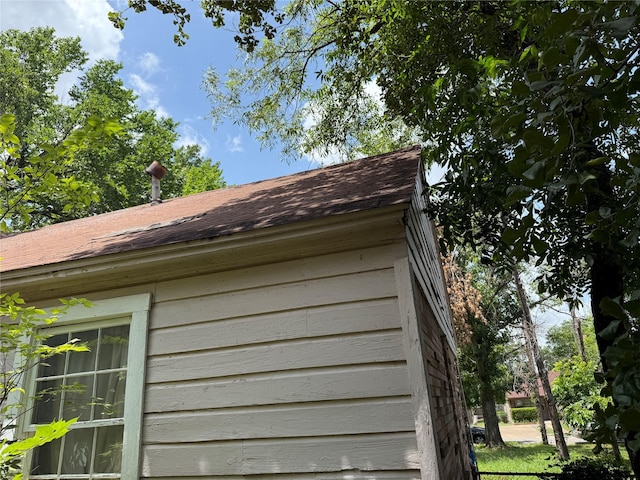 608 W 8th St, Irving, TX 75060 - exterior view of roof with shingles