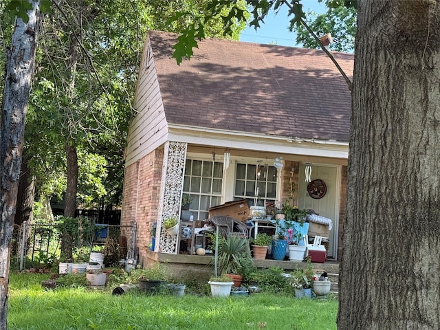 608 W 8th St, Irving, TX 75060 - view of front of property with a shingled roof and brick siding