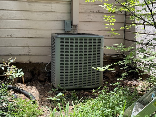 608 W 8th St, Irving, TX 75060 - exterior view of a cooling unit