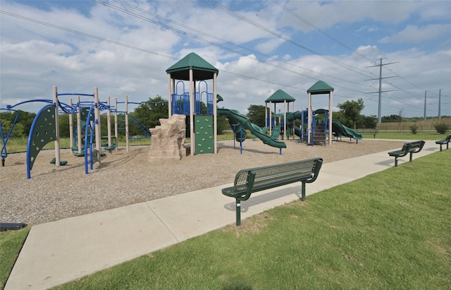 165 Cattlemans Creek Rd W, Newark, TX 76071 - community play area featuring a yard