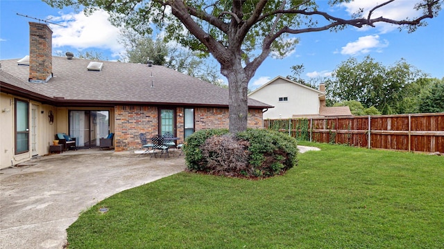 1931 Crestside Cir, Carrollton, TX 75007 - view of yard featuring a patio area