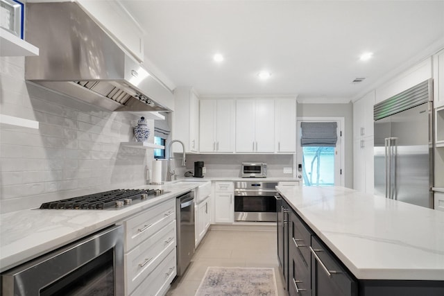 3710 Binkley Ave, University Park, TX 75205 - kitchen with extractor fan, stainless steel appliances, beverage cooler, tasteful backsplash, and recessed lighting