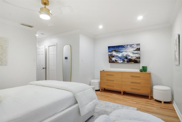3710 Binkley Ave, University Park, TX 75205 - bedroom featuring light wood-type flooring, crown molding, a ceiling fan, recessed lighting, and baseboards