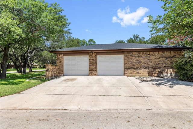 2801 Good Shepherd Dr, Brownwood, TX 76801 - garage featuring driveway