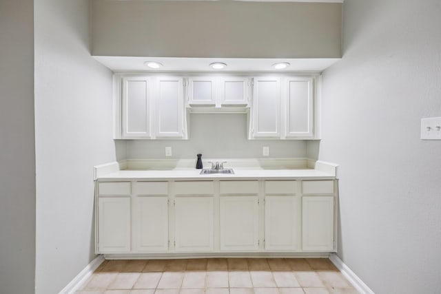 4616 Heatherbrook Ln, Grand Prairie, TX 75052 - kitchen featuring a sink, baseboards, and light countertops