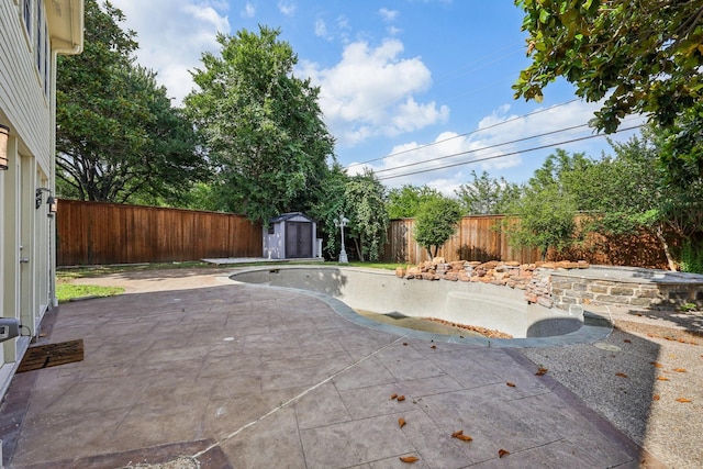 4616 Heatherbrook Ln, Grand Prairie, TX 75052 - view of pool with a patio area and a fenced backyard