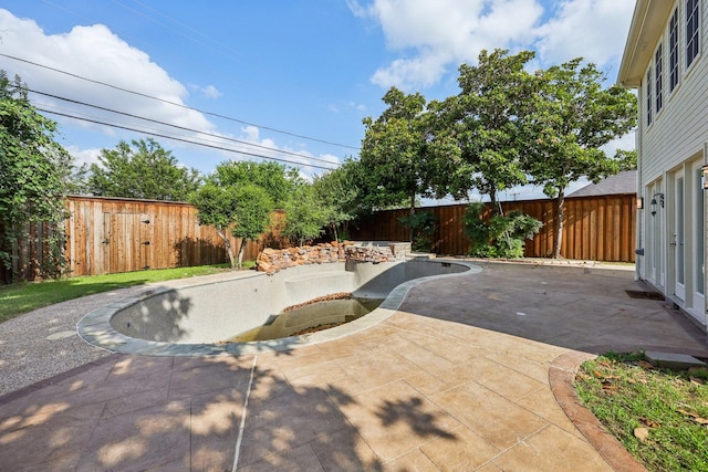 4616 Heatherbrook Ln, Grand Prairie, TX 75052 - fenced backyard featuring a patio