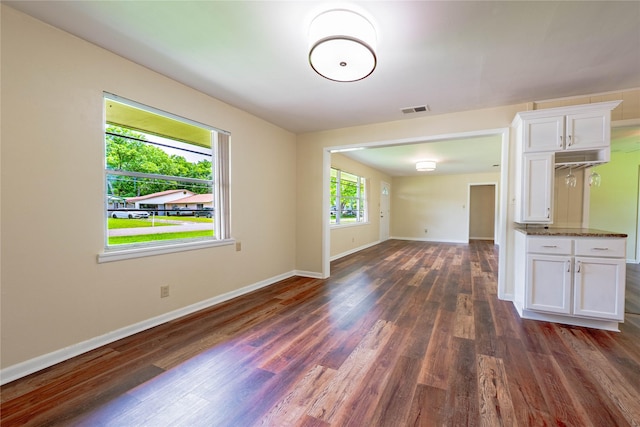 522 E Kempner St, Mabank, TX 75147 - unfurnished living room featuring dark wood finished floors and baseboards