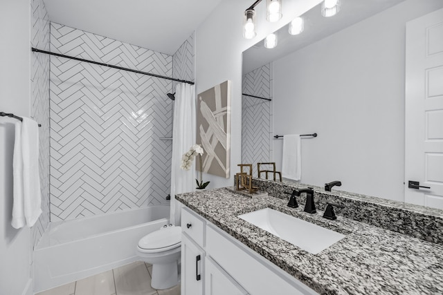 1733 Cousins Trl, Frisco, TX 75034 - full bath with vanity, toilet, and shower / tub combo with curtain