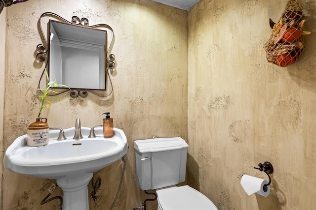 818 Placid Dr, Mesquite, TX 75150 - bathroom with toilet