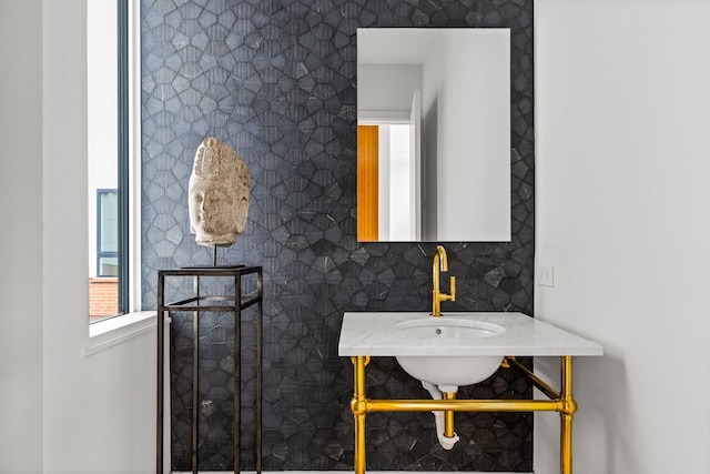 3909 Hawthorne Ave Unit 101, Dallas, TX 75219 - view of bathroom