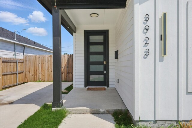 3923 Le May Ave, Dallas, TX 75216 - view of doorway to property
