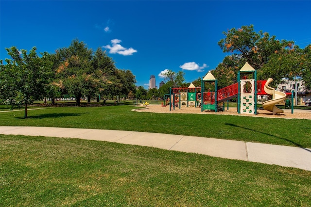 905 Liberty St, Dallas, TX 75204 - community playground featuring a yard