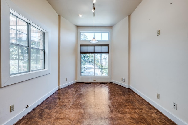 905 Liberty St, Dallas, TX 75204 - unfurnished room featuring baseboards and track lighting