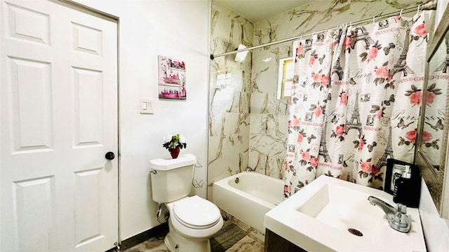 3030 Warren Ave, Dallas, TX 75215 - bathroom with vanity, shower / bathtub combination with curtain, toilet, and baseboards