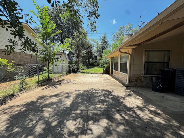 1050 35th St NE, Paris, TX 75462 - view of patio / terrace