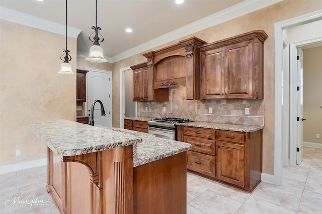 302 Cranbrook Ct, Bossier City, LA 71111 - kitchen featuring gas range, backsplash, baseboards, light stone countertops, and pendant lighting