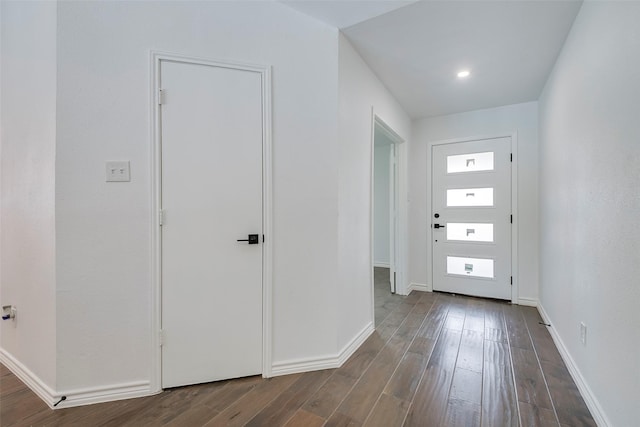 1112 Seabrook Dr, Plano, TX 75023 - entryway featuring dark wood-style flooring and baseboards