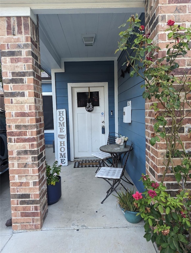 2715 Britton Ave, Dallas, TX 75216 - property entrance with a porch