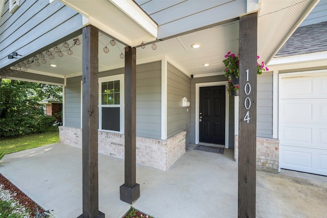 1004 San Jacinto St, Terrell, TX 75160 - view of exterior entry featuring a porch