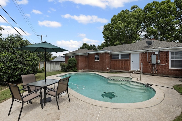 3516 Rogers Ave, Fort Worth, TX 76109 - view of pool featuring a patio area, a pool with connected hot tub, and outdoor dining area