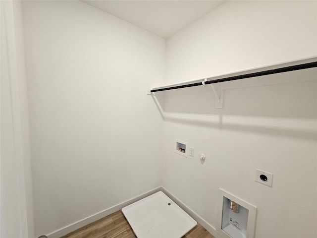 1836 Summer Aura, Mesquite, TX 75181 - washroom featuring hookup for a gas dryer, light wood-style floors, electric dryer hookup, washer hookup, and baseboards