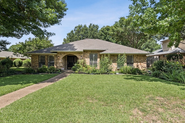 1094 Edith Cir, Richardson, TX 75080 - view of front facade featuring brick siding, a front yard, and a shingled roof