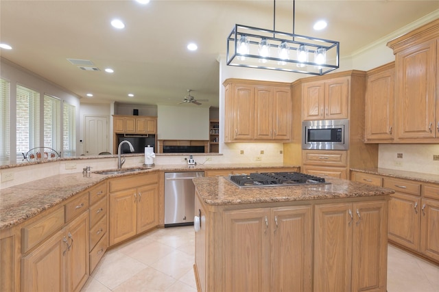 906 Glen Rose Dr, Allen, TX 75013 - kitchen featuring appliances with stainless steel finishes, a sink, backsplash, a kitchen island, and light tile patterned floors