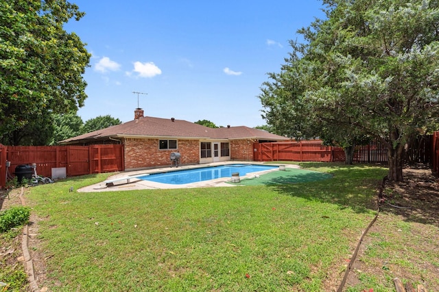 110 S Capri Dr, Duncanville, TX 75116 - view of swimming pool featuring a fenced backyard and a diving board