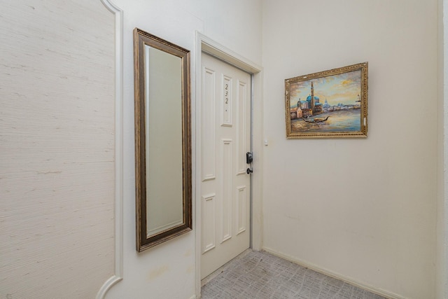 10416 High Hollows Dr Unit 232, Dallas, TX 75230 - entryway featuring baseboards