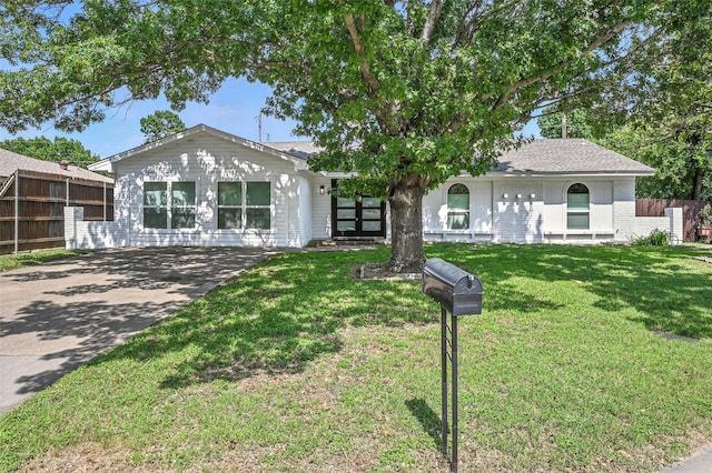 2005 Stacey Ct, Arlington, TX 76013 - view of front facade featuring driveway