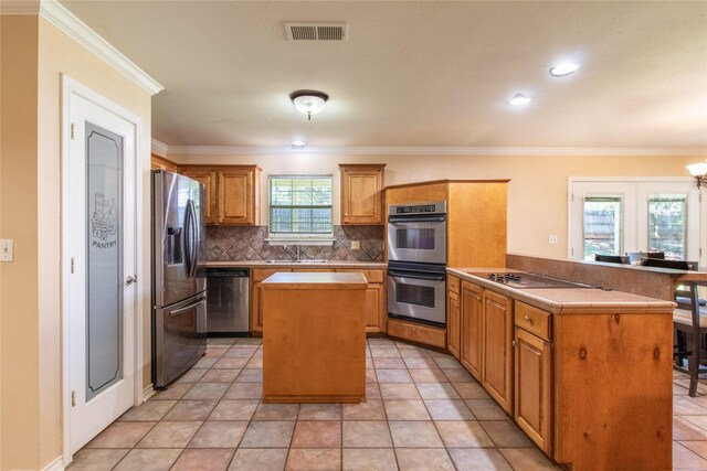 10763 Nix Ln, Whitehouse, TX 75791 - kitchen with appliances with stainless steel finishes, a peninsula, a sink, backsplash, and a center island