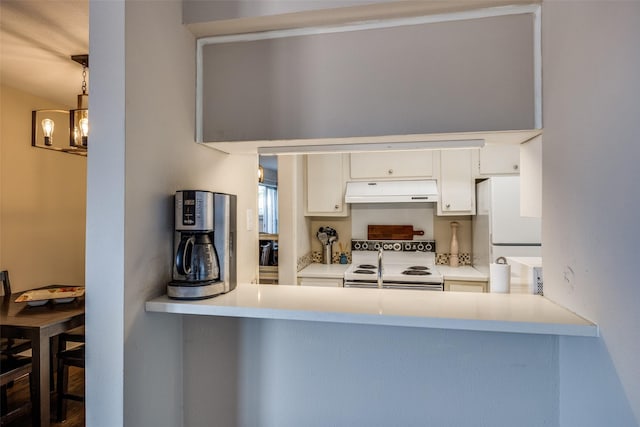 12834 Midway Rd Unit 1105, Dallas, TX 75244 - kitchen featuring white appliances, under cabinet range hood, white cabinets, and a peninsula