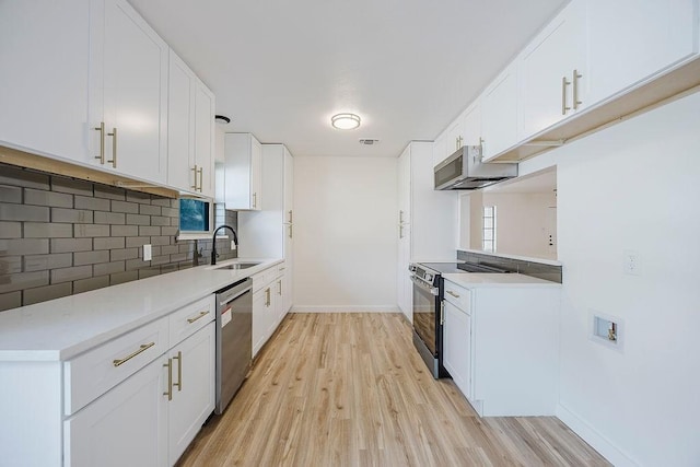 6509 S Hulen St, Fort Worth, TX 76133 - kitchen with stainless steel appliances, a sink, baseboards, light wood-type flooring, and backsplash
