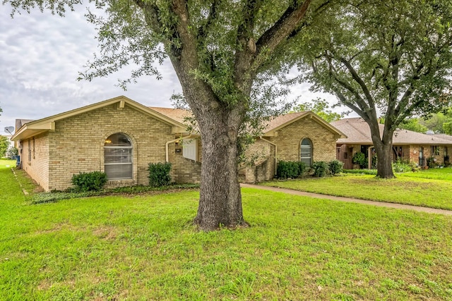 715 San Juan Dr, Duncanville, TX 75116 - ranch-style home with brick siding and a front yard