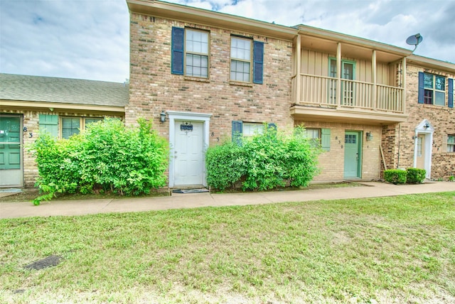 832 N 62nd St, Waco, TX 76710 - townhome / multi-family property with a front lawn, brick siding, a balcony, and board and batten siding