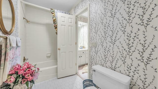 4708 Shady Ridge Ct, Fort Worth, TX 76109 - bathroom with vanity, bathtub / shower combination, toilet, wallpapered walls, and tile patterned flooring