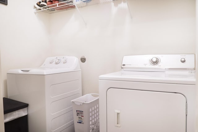 1204 Bluff View Dr, Hutchins, TX 75141 - laundry area with washer and dryer