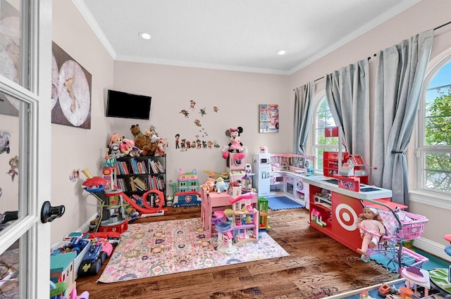 3006 Preston Club Dr, Sherman, TX 75092 - playroom featuring wood finished floors, ornamental molding, recessed lighting, and baseboards