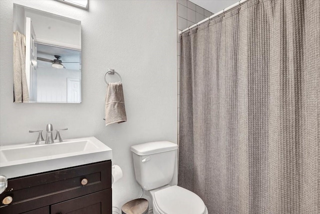 1516 Stonehill Ct, Allen, TX 75002 - full bath with toilet, vanity, ceiling fan, and curtained shower